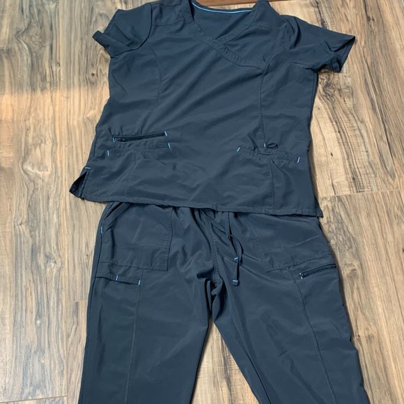 Scrub Sets - Picture 4 of 13